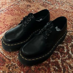 ✨1461 smooth leather platform doc martens never worn✨